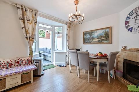 3 bedroom semi-detached house to rent, Northwood Avenue, Purley