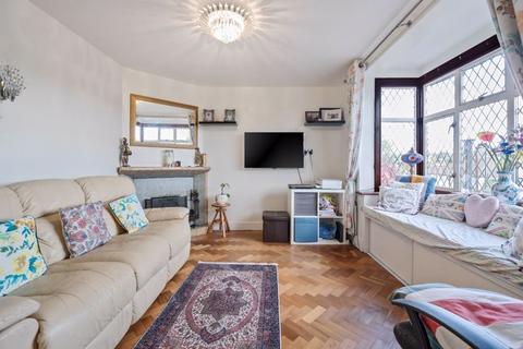 3 bedroom semi-detached house to rent, Northwood Avenue, Purley