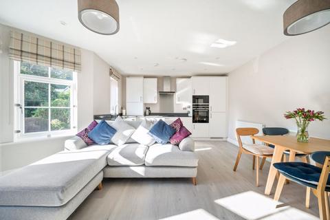 2 bedroom apartment to rent, Croft Road, Godalming GU7