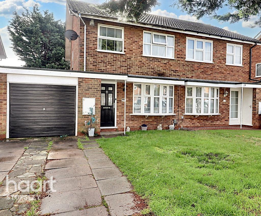 Orion Way, Leighton Buzzard 3 bed semidetached house for sale £375,000