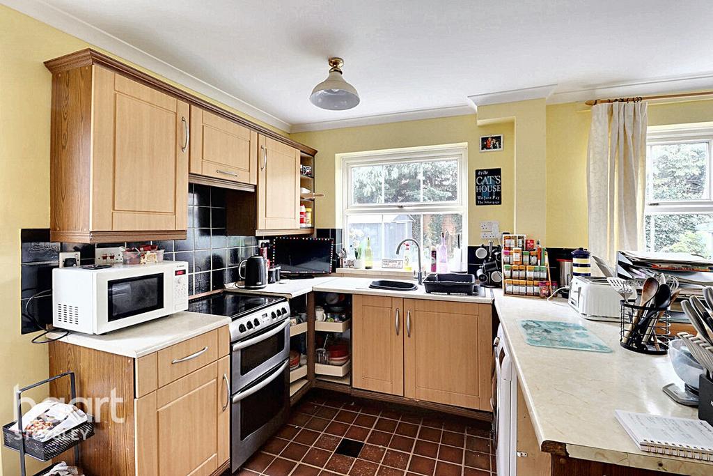 Orion Way, Leighton Buzzard 3 bed semidetached house for sale £375,000