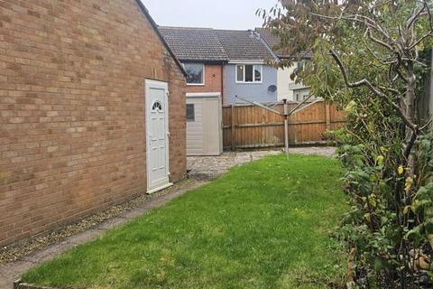 3 bedroom semi-detached house to rent, Fitzwarren Close, Chippenham