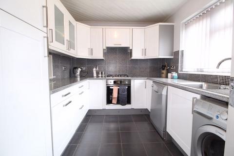 3 bedroom detached house for sale, Brompton Close, Luton