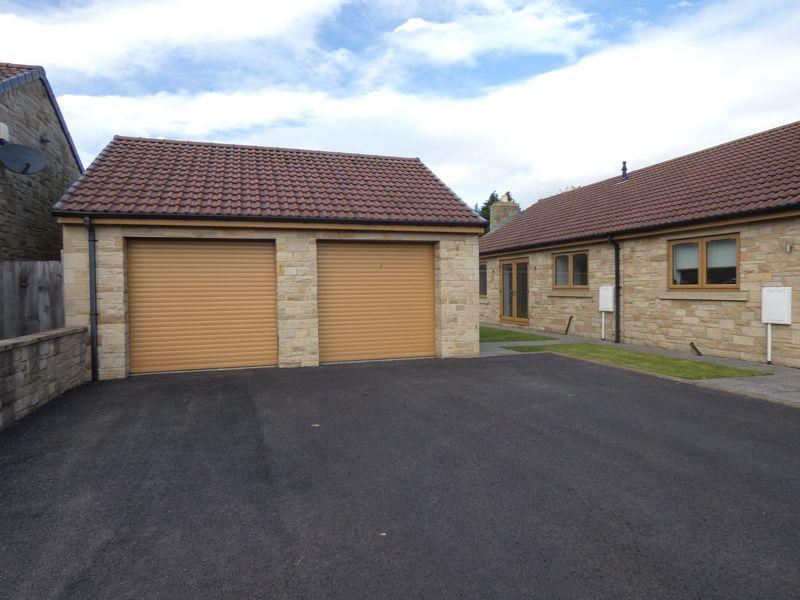 Drive/single garage