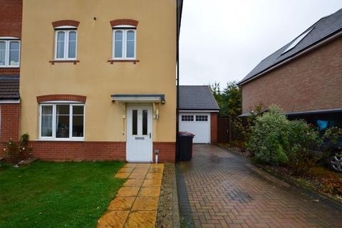 4 bedroom terraced house to rent, Florence Mews, Slough