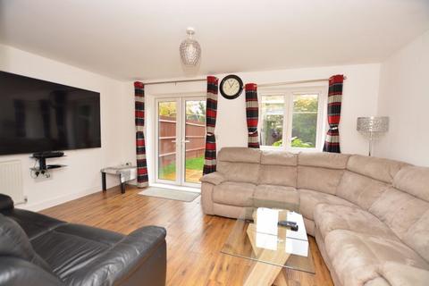 4 bedroom terraced house to rent, Florence Mews, Slough