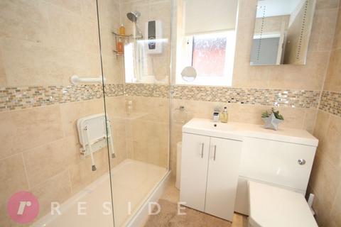 5 Thorp View, Royton, Oldham, OL2 5XT
