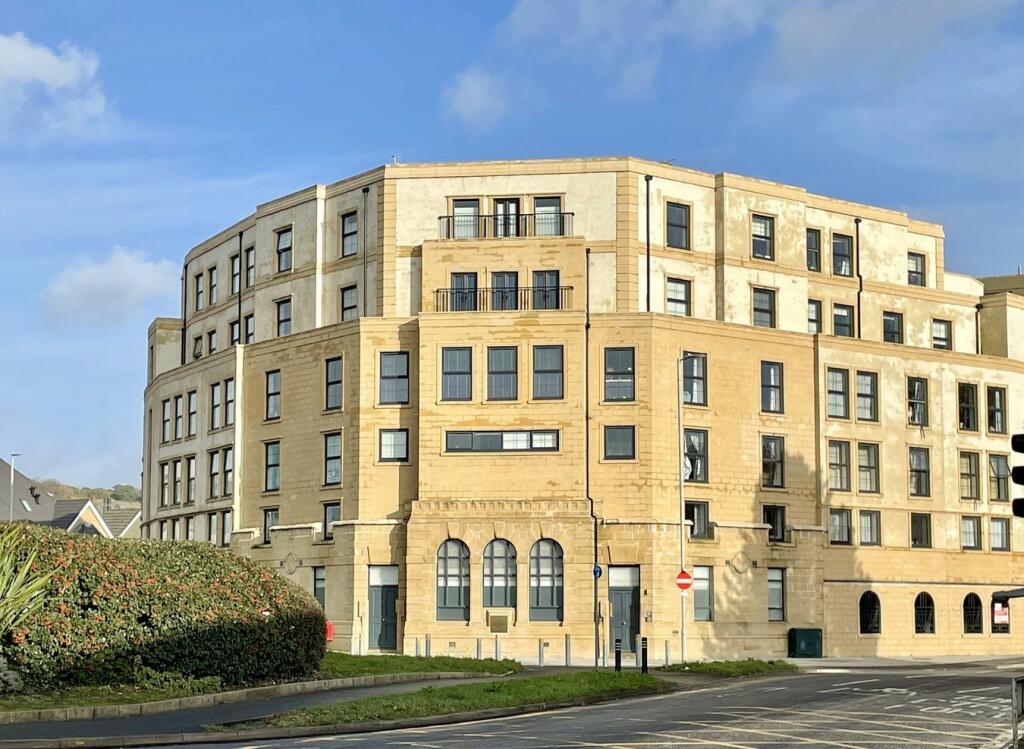 13 Commercial Road, Lower Parkstone... 1 bed apartment to rent £