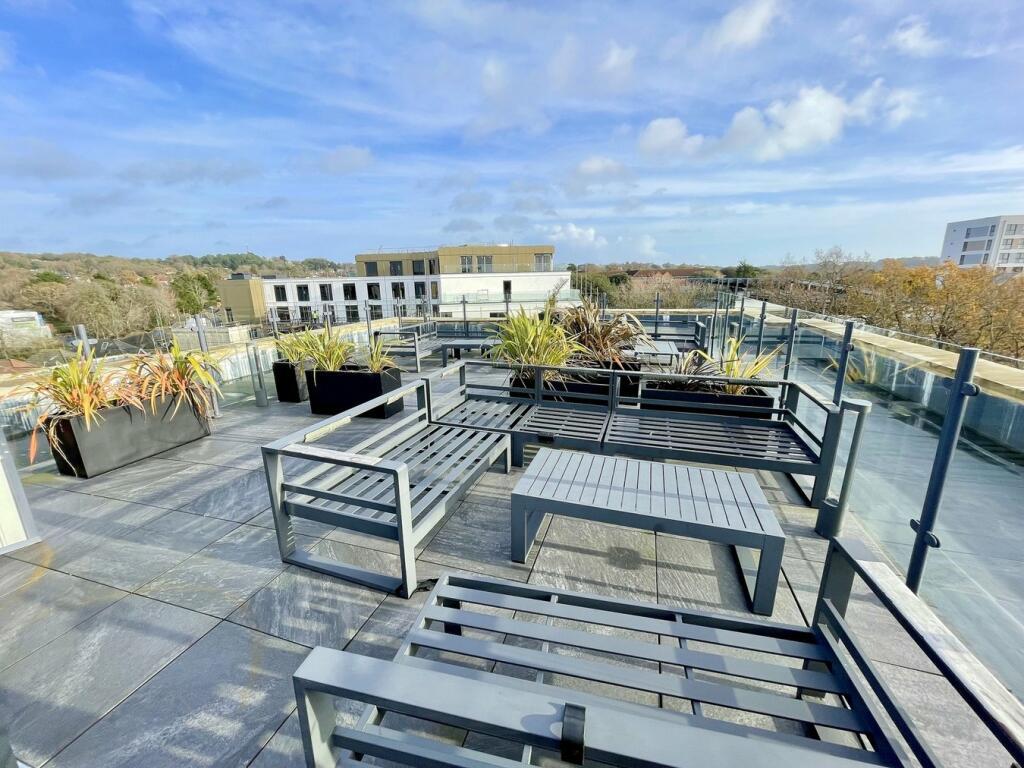 13 Commercial Road, Lower Parkstone... 1 bed apartment to rent £