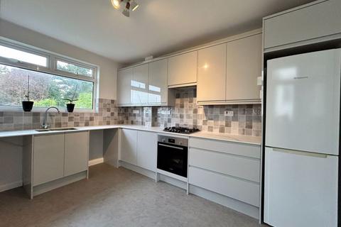 3 bedroom semi-detached house to rent, The Windings, South Croydon