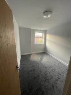 2 bedroom apartment to rent, Hilton Avenue, Urmston M41