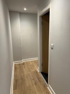 2 bedroom apartment to rent, Hilton Avenue, Urmston M41