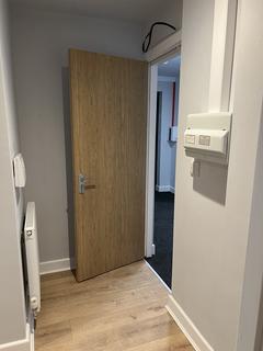 2 bedroom apartment to rent, Hilton Avenue, Urmston M41