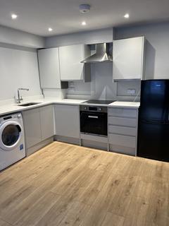 2 bedroom apartment to rent, Hilton Avenue, Urmston M41