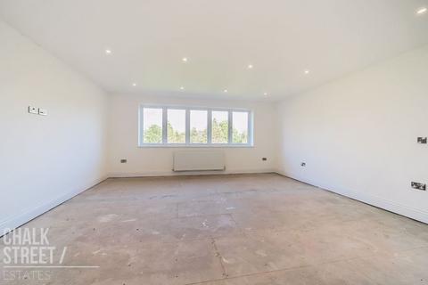 21 Brookside, Hornchurch, RM11 2RR