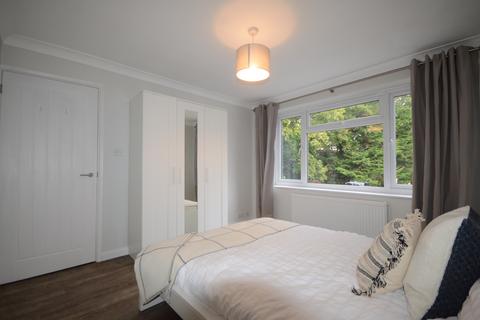 2 bedroom apartment to rent, St Leonards Road