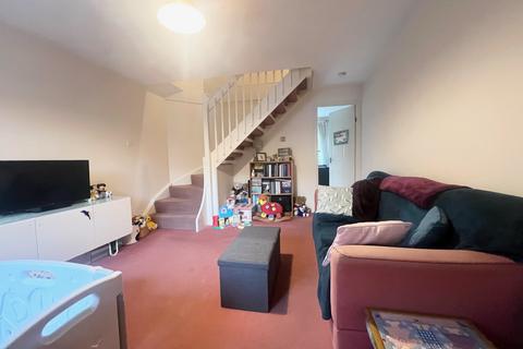 2 bedroom terraced house to rent, Ropeland Way, Horsham