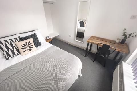 6 bedroom terraced house to rent, Romer Road, L6 6DJ,