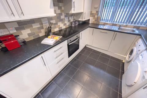 6 bedroom terraced house to rent, Romer Road, L6 6DJ,