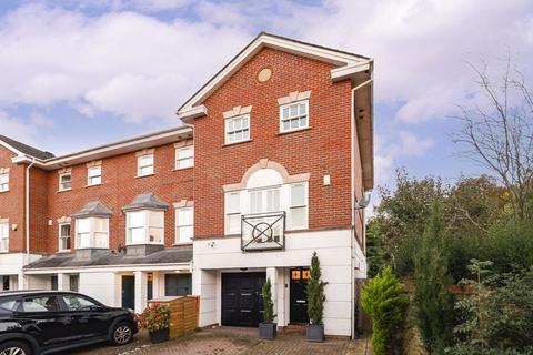 4 bedroom end of terrace house for sale, Hayward Road, Thames Ditton< KT7