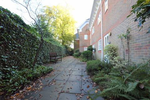 2 bedroom flat to rent, 2 Bedroom Apartment with Parking, Culverden Park Road, Tunbridge Wells