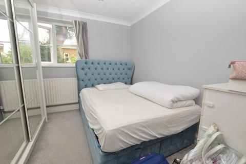 2 bedroom flat to rent, 2 Bedroom Apartment with Parking, Culverden Park Road, Tunbridge Wells