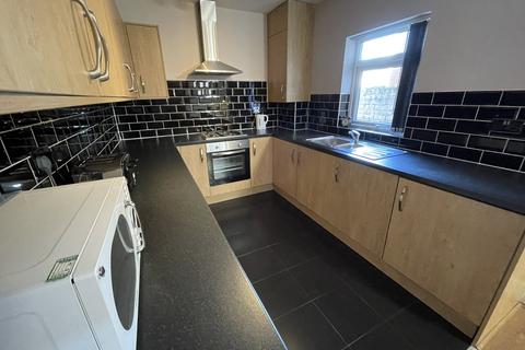 4 bedroom terraced house to rent, Birstall Road, L6 9AH,