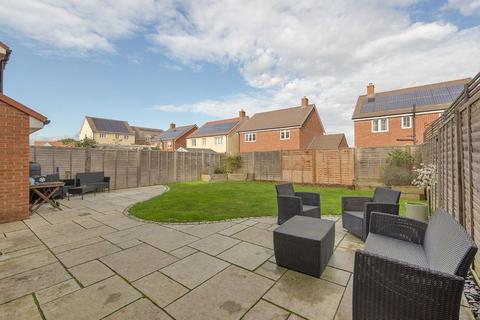 25 Dumbrell Drive, Paddock Wood, Tonbridge, TN12 6FR