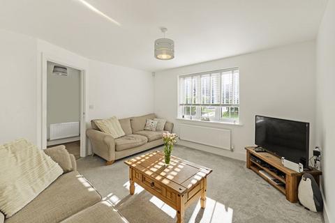 25 Dumbrell Drive, Paddock Wood, Tonbridge, TN12 6FR