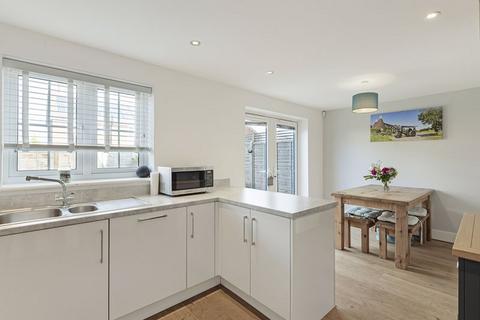 25 Dumbrell Drive, Paddock Wood, Tonbridge, TN12 6FR