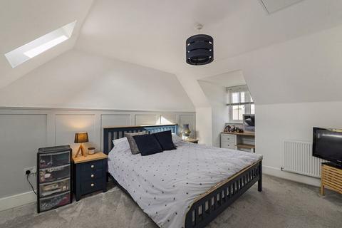 25 Dumbrell Drive, Paddock Wood, Tonbridge, TN12 6FR