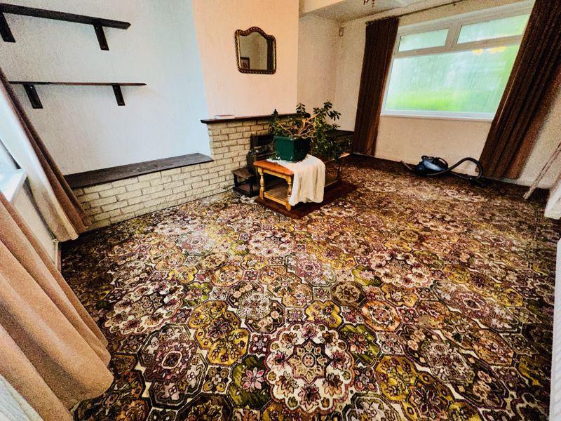 Springfield Green, Dudley DY3 3 bed semidetached house for sale £140,000
