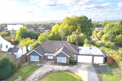 4 bedroom detached bungalow to rent, High Road, Chigwell IG7