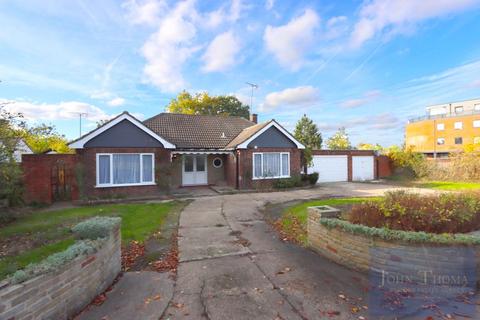 4 bedroom detached bungalow to rent, High Road, Chigwell IG7