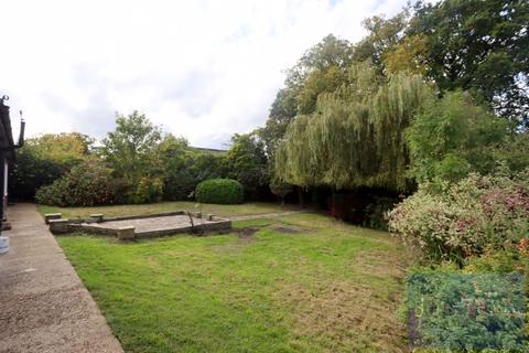 undefined, High Road, Chigwell IG7