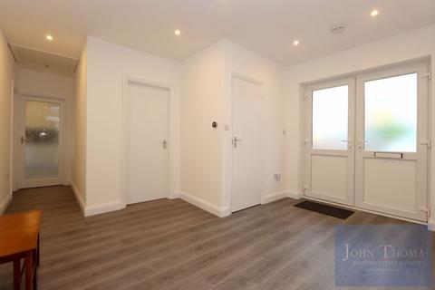 undefined, High Road, Chigwell IG7