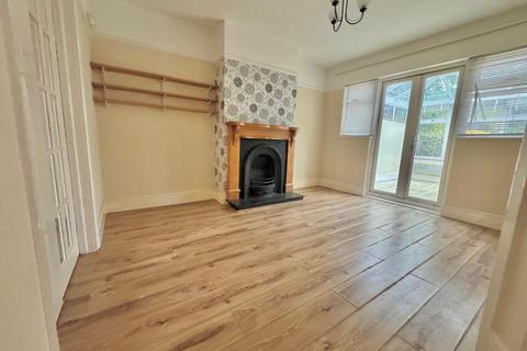 4 bedroom semi-detached house to rent, Longstomps Avenue, Chelmsford CM2