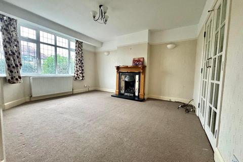 4 bedroom semi-detached house to rent, Longstomps Avenue, Chelmsford CM2