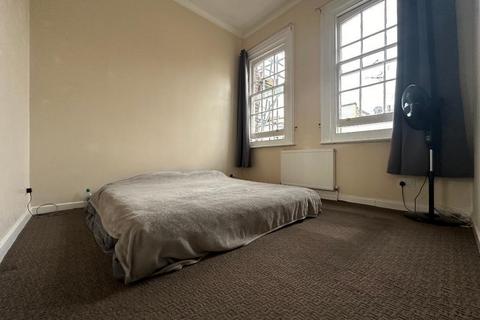 2 bedroom terraced house to rent, Gloucester Mews, Gloucester Road, Brighton, BN1 4BW