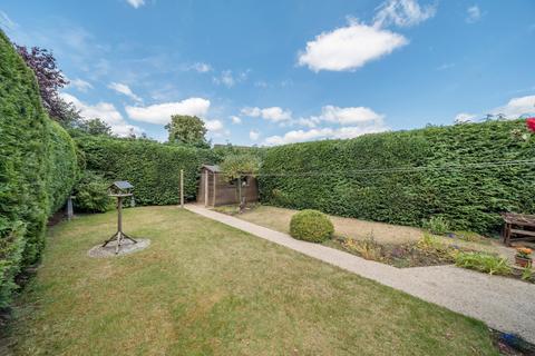 22 Clover Lea, Godalming, GU7 3QQ