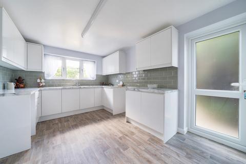 22 Clover Lea, Godalming, GU7 3QQ