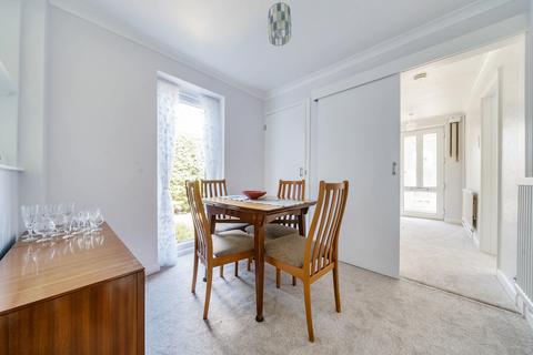 22 Clover Lea, Godalming, GU7 3QQ
