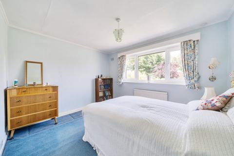 22 Clover Lea, Godalming, GU7 3QQ