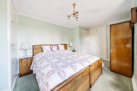 22 Clover Lea, Godalming, GU7 3QQ