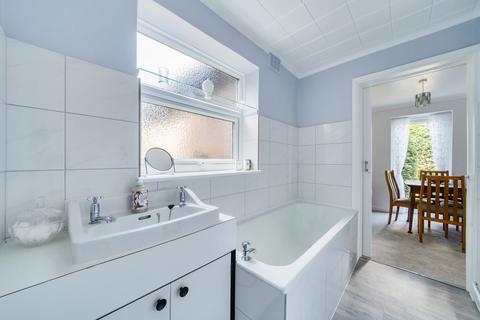 22 Clover Lea, Godalming, GU7 3QQ