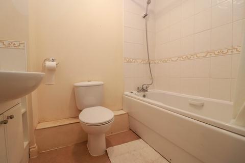 2 bedroom flat for sale, The Dell, Hampshire SO15