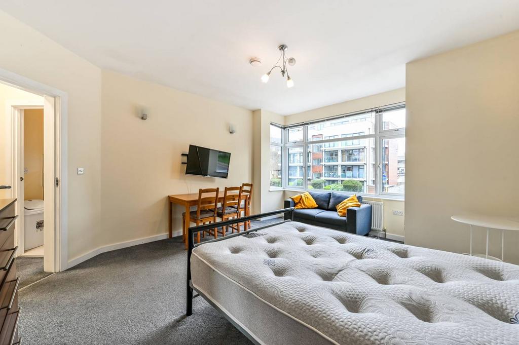 Caledonian Road, Holloway, London, N7 3 bed flat to rent £3,397 pcm