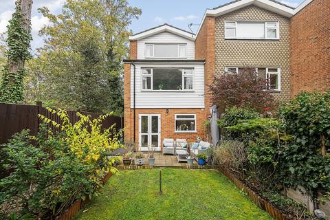 4 bedroom house for sale, Badgers Copse, Surrey KT4