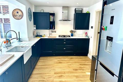 47 Cedar Avenue, Worthing, BN13 2HU