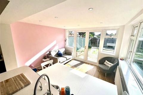 47 Cedar Avenue, Worthing, BN13 2HU